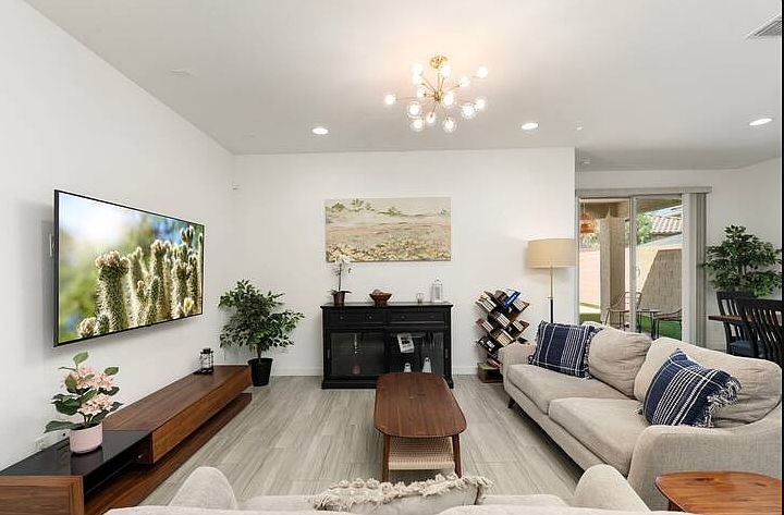 8926 W Rancho Dr photo 3