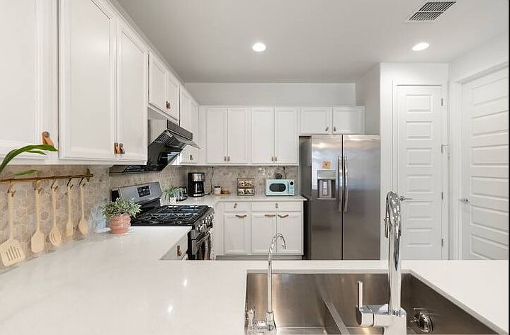 8926 W Rancho Dr photo 5