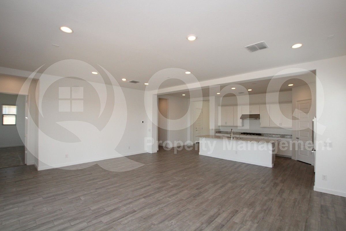 24436 N 173rd Ln photo 3