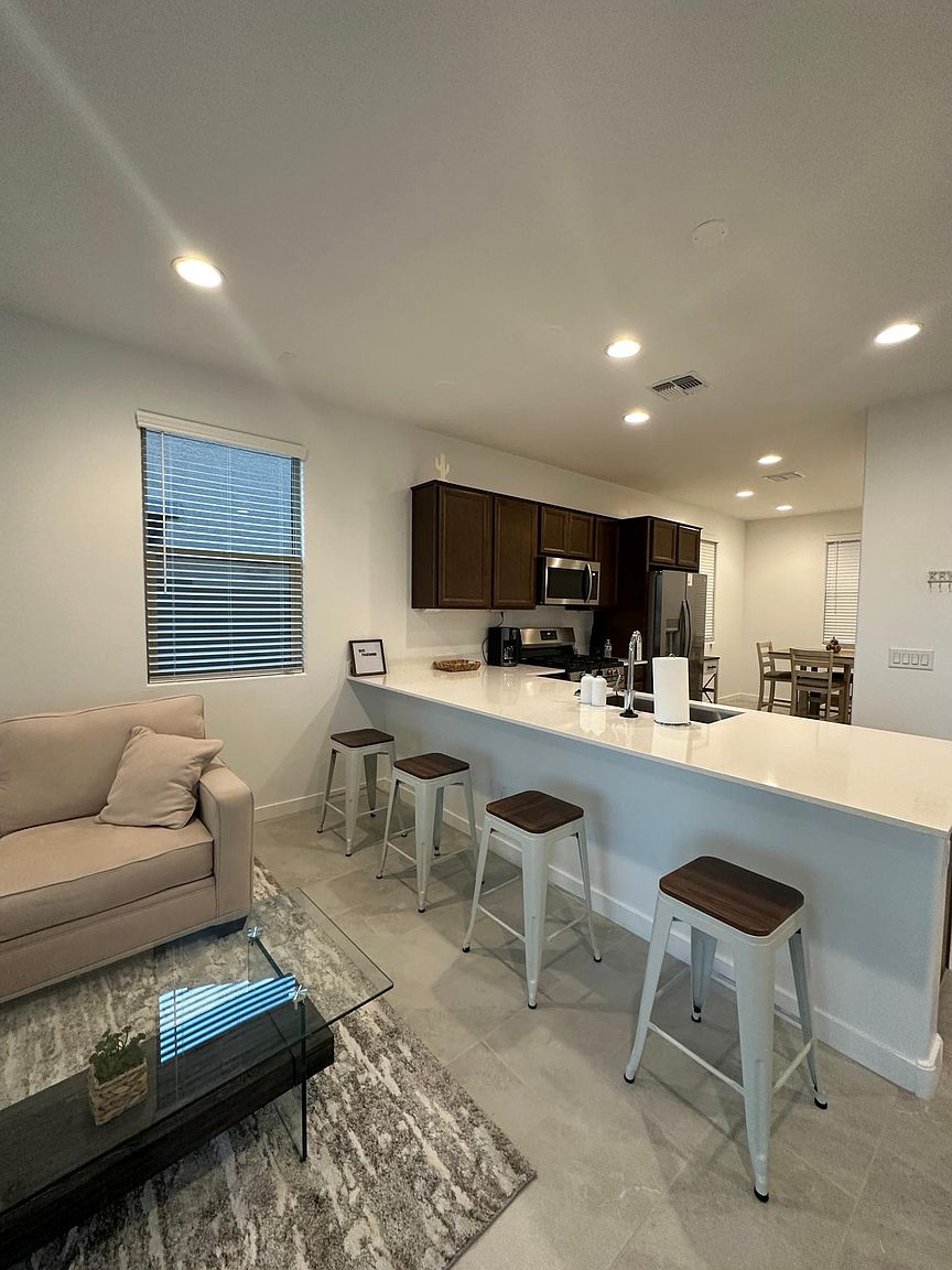 8903 W Solano Dr photo 4