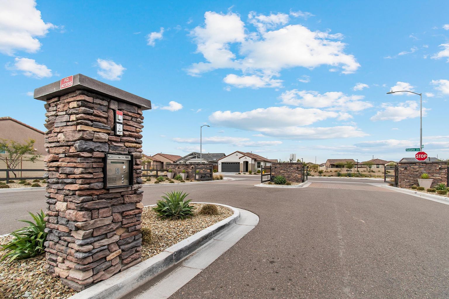 8904 W Solano Dr photo 3