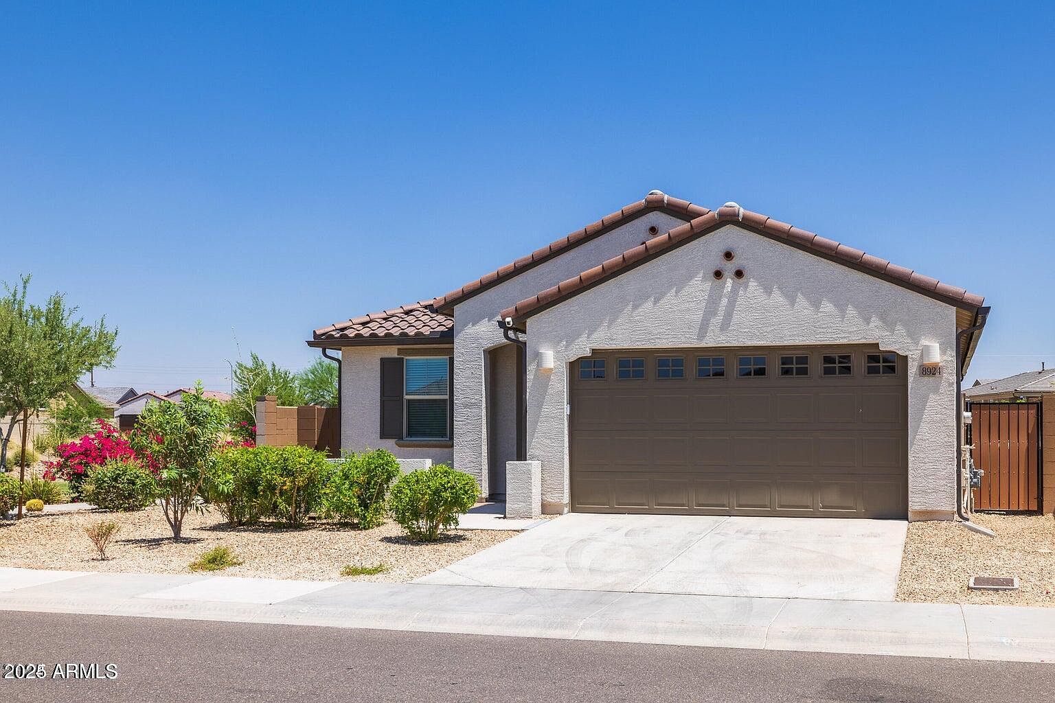 8924 W Solano Dr Glendale, AZ 85305 photo 2