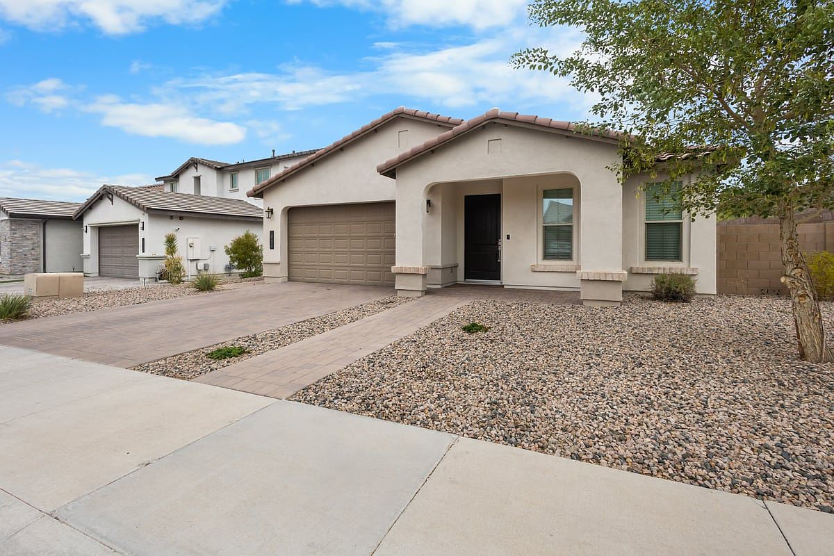 NEWER HOME IN ALORAVITA NORTH IN PEORIA photo 3