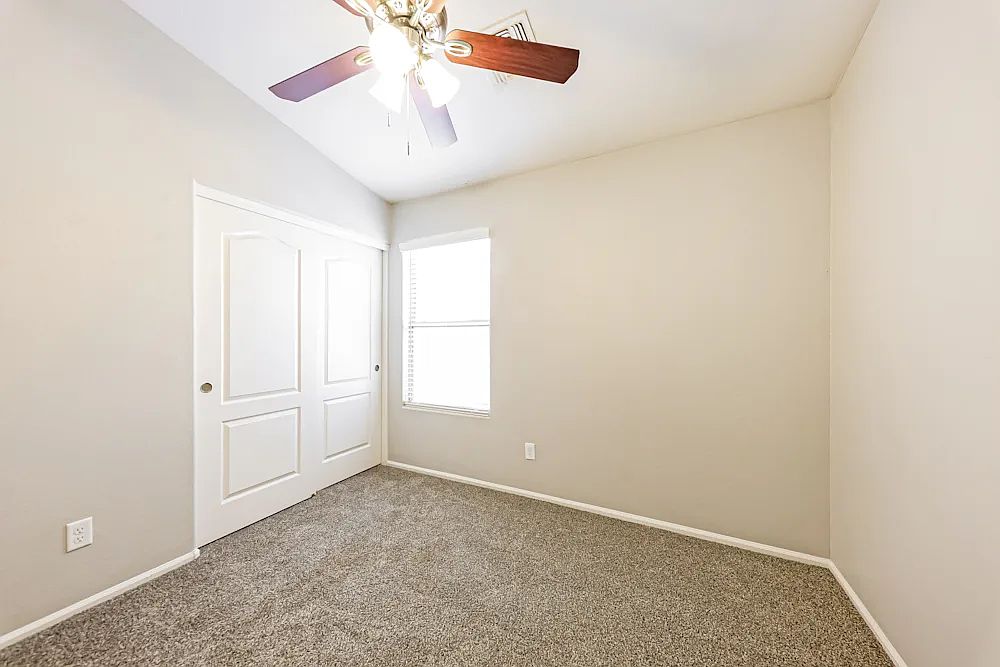 19016 W Rancho Dr photo 5
