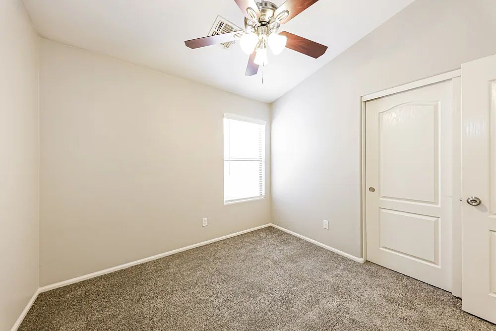 19016 W Rancho Dr photo 4