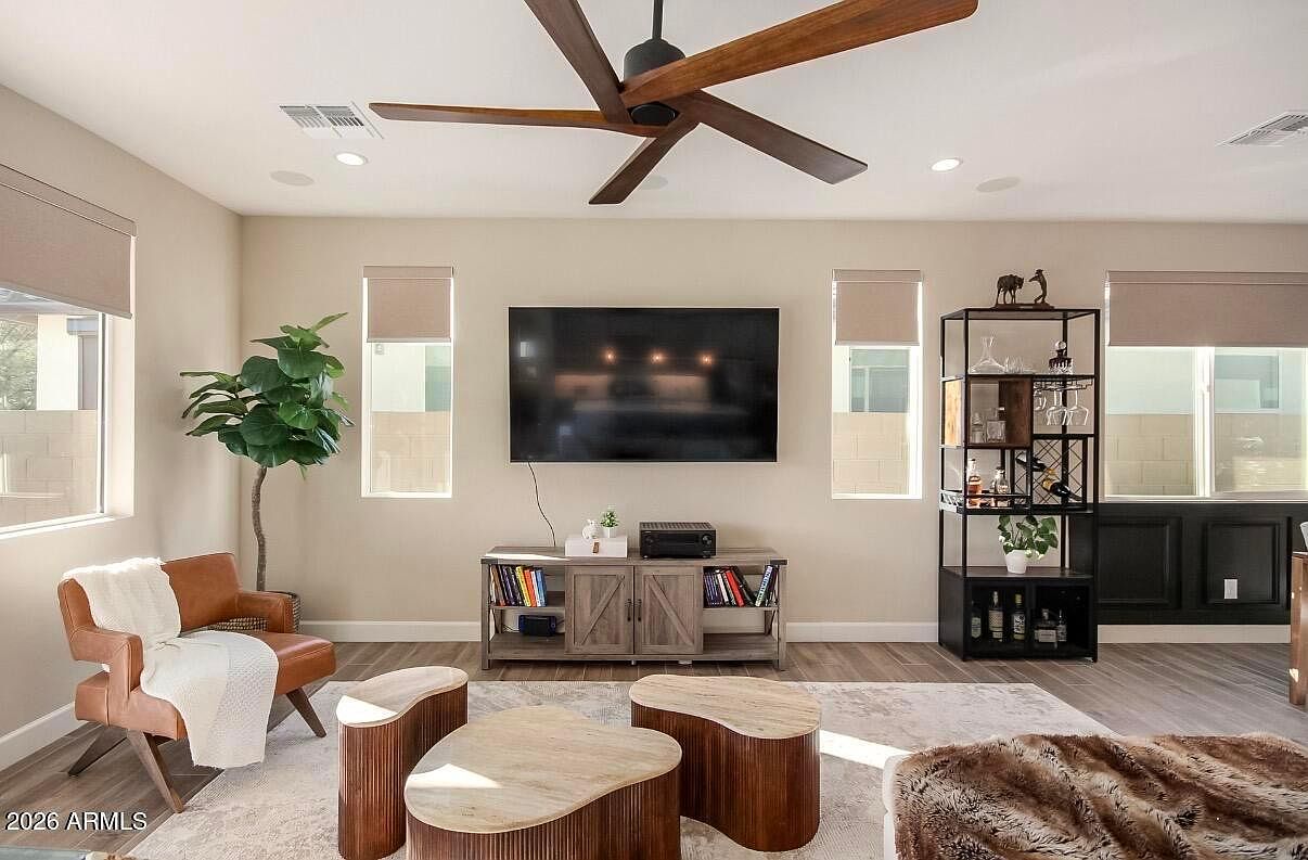 11353 N Luckenbach St Surprise, AZ 85388 photo 4