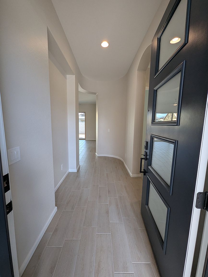 4301 E Bethena St photo 2