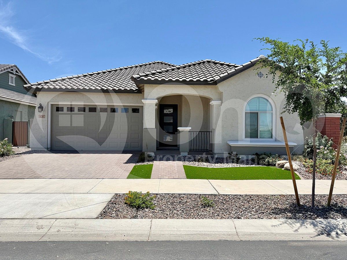 4245 E Bernice St photo 2