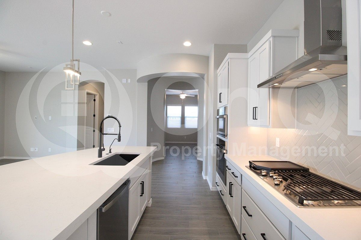 4245 E Bernice St photo 4
