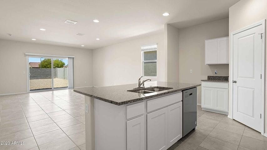 1130 W Paradise Way photo 3