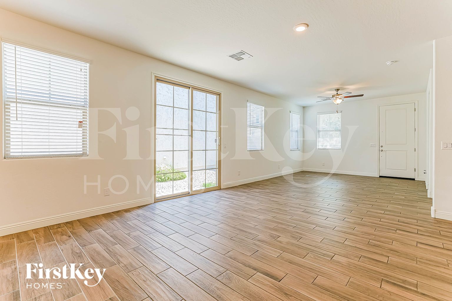 245 N Sunrise photo 5