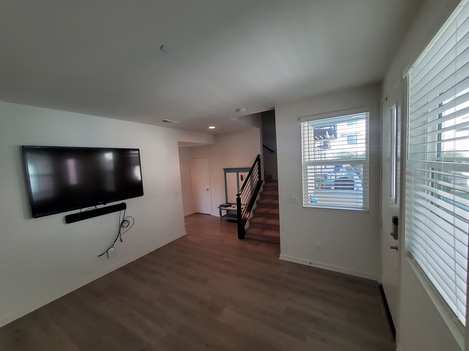1562 Vista Del Mar Way photo 2