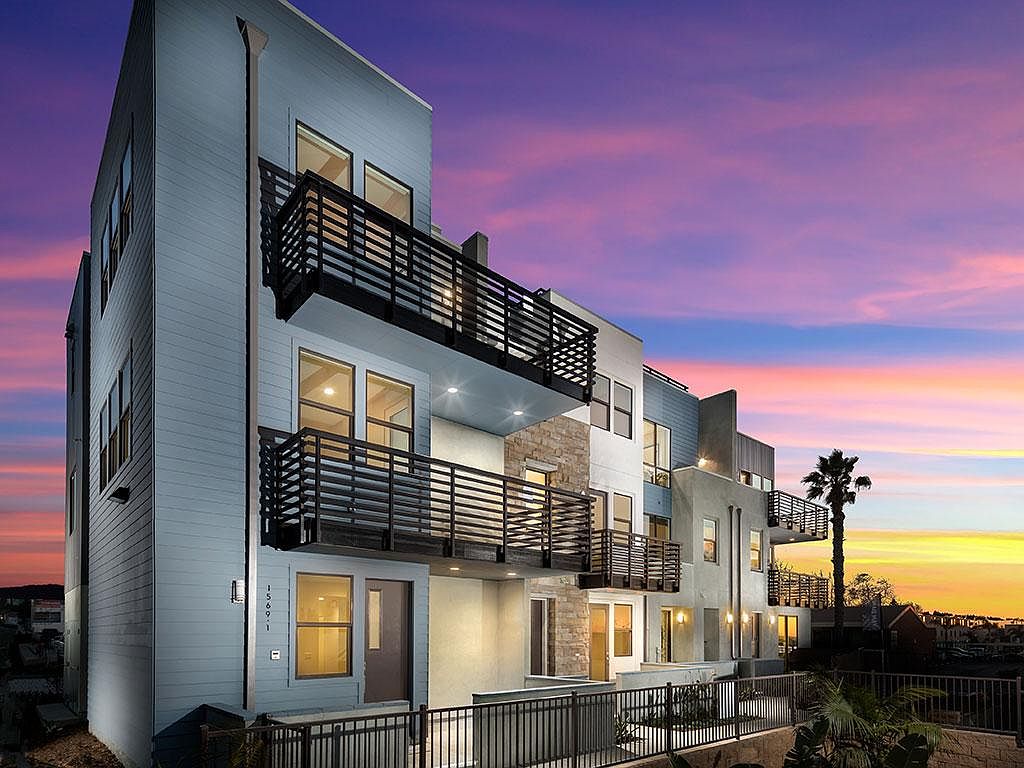 1562 Vista Del Mar Way photo 3