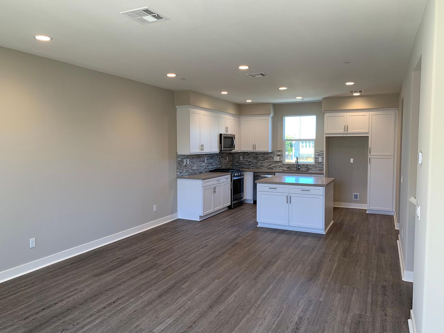 4331 Harbor Way photo 3