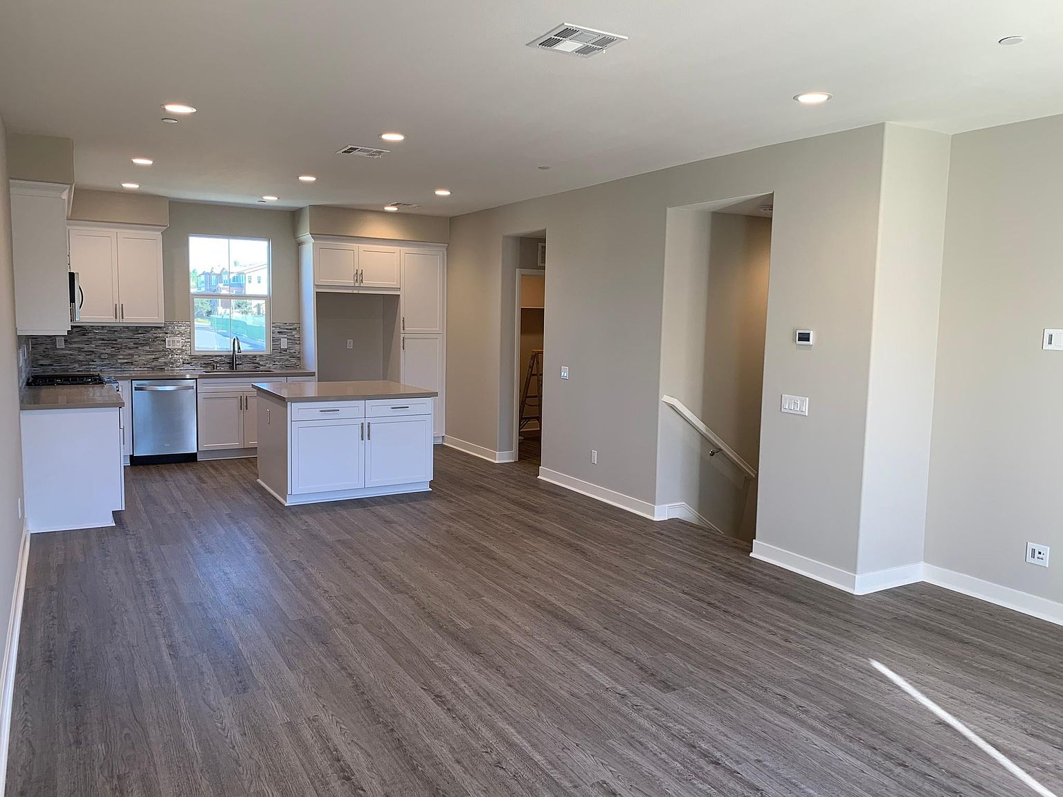 4331 Harbor Way photo 2