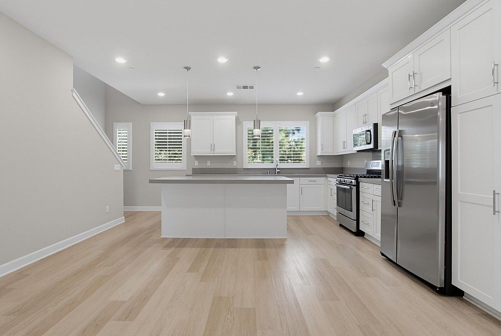 1577 Castillo Way photo 2