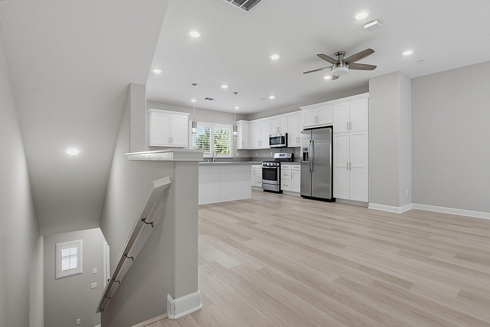1577 Castillo Way photo 3