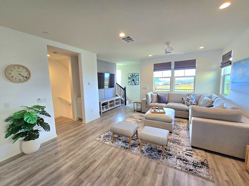 518 Lark Way photo 4
