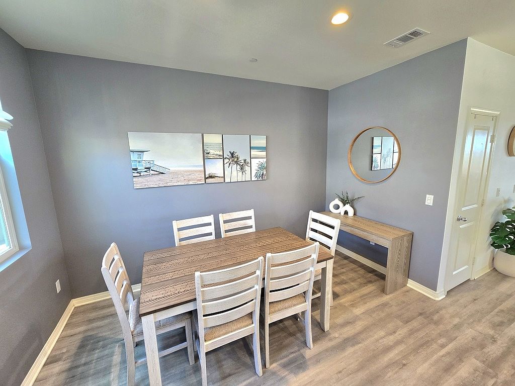 518 Lark Way photo 3