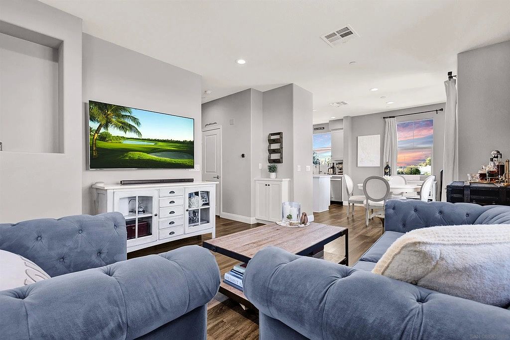 502 Lark Way photo 3