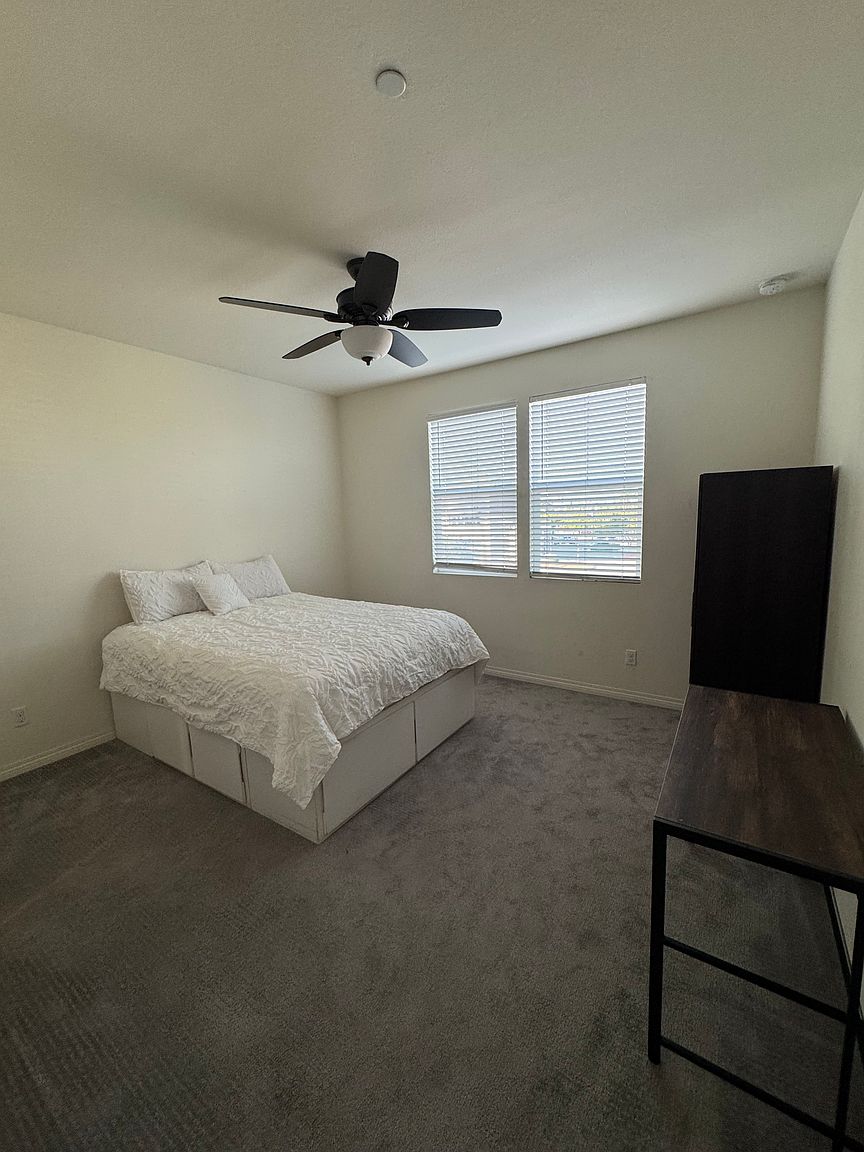 513 Pelican Ln photo 4