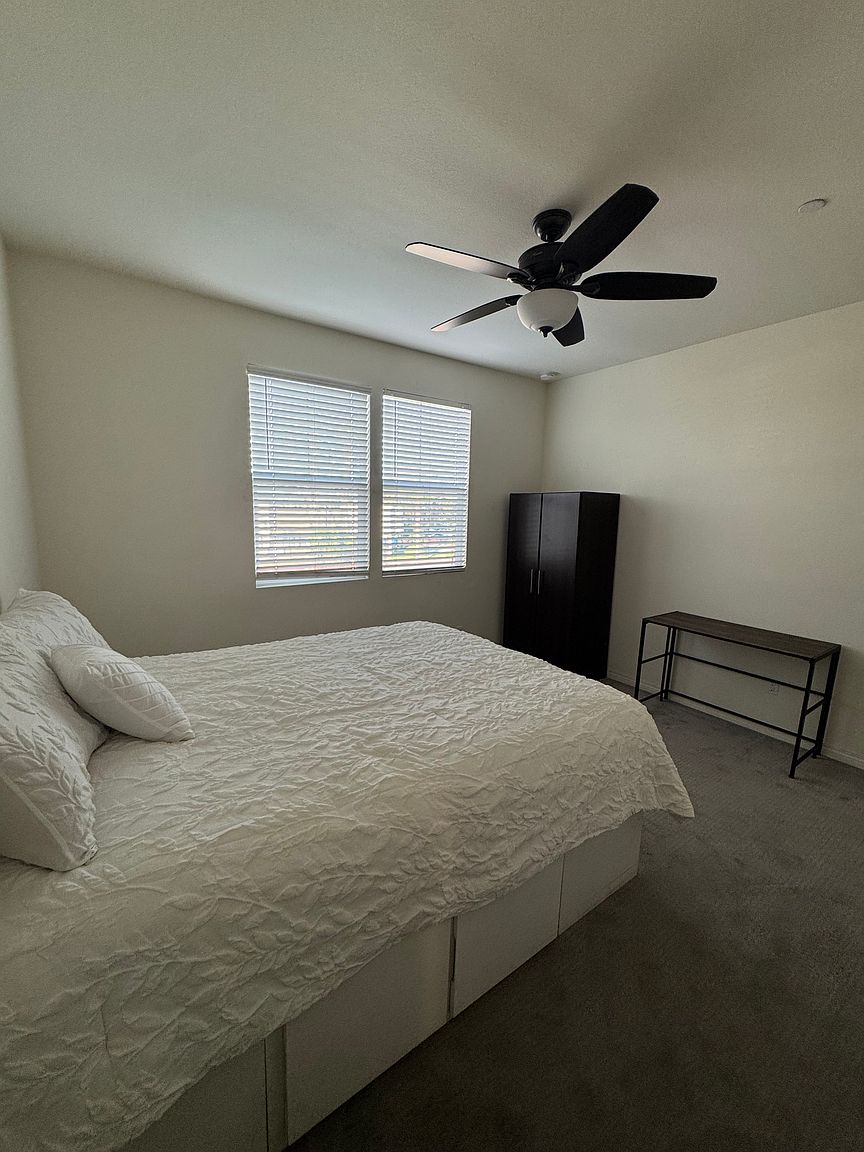 513 Pelican Ln photo 3