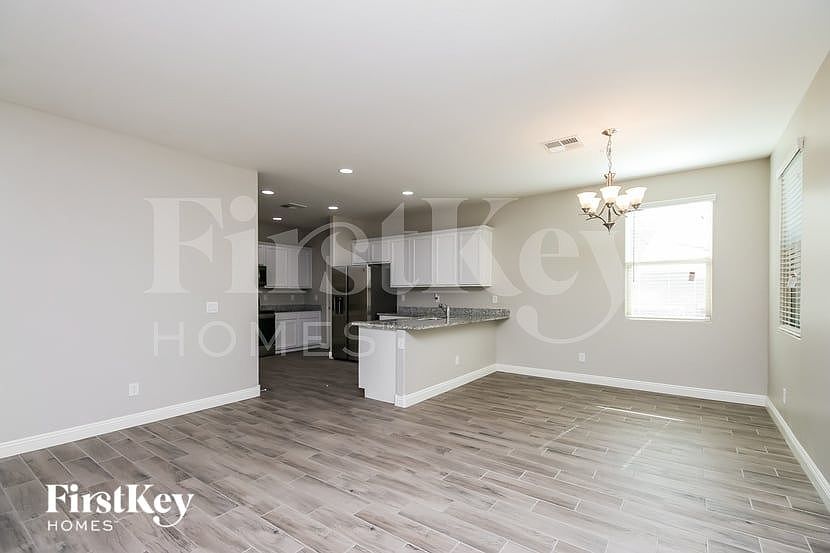 259 N Sunrise photo 5