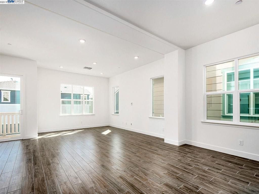 51 Huested St photo 4