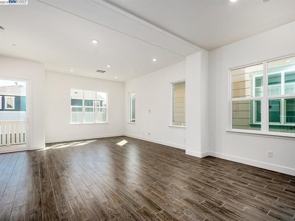 51 Huested St photo 2