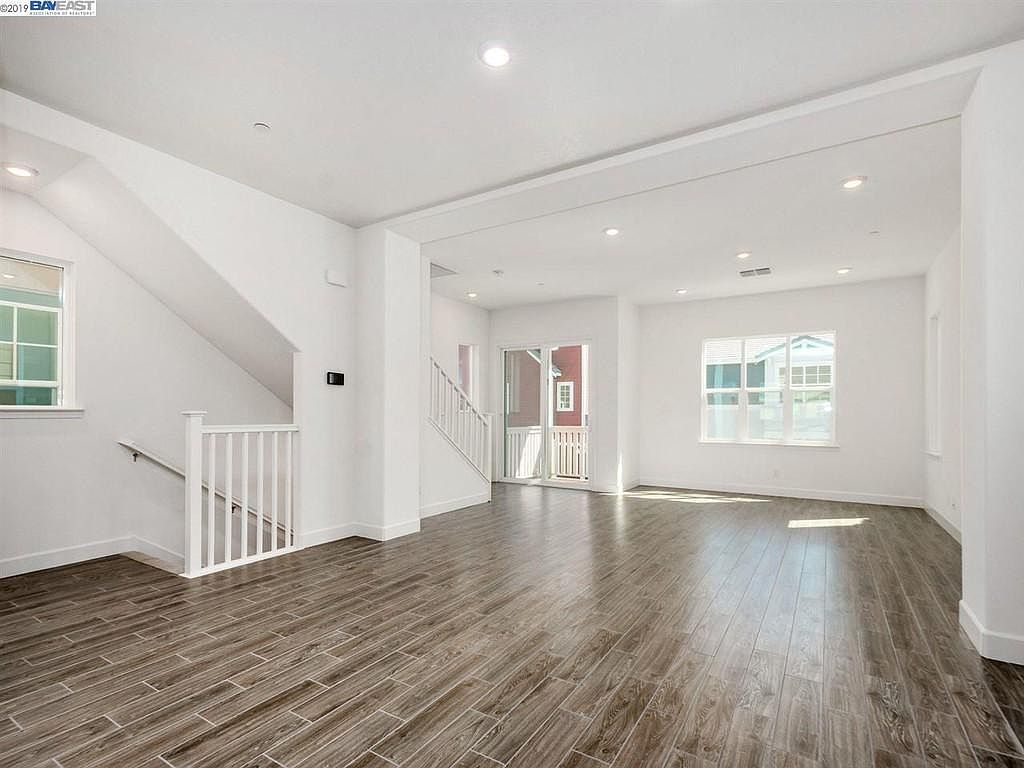 51 Huested St photo 3