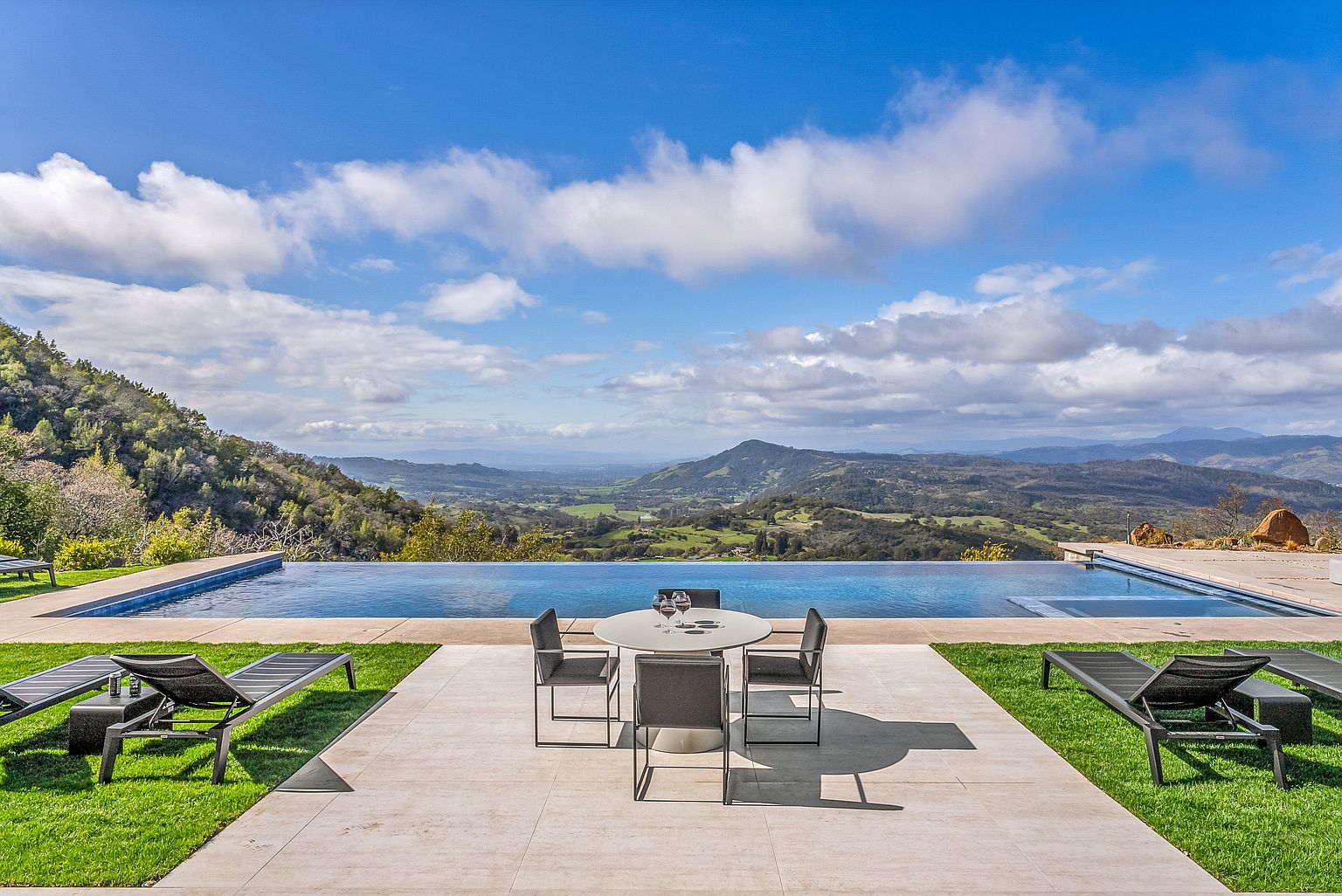 6560 Sonoma Mountain Rd photo 2