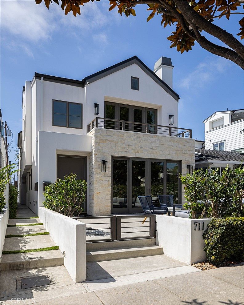 711 Marigold Ave photo 2