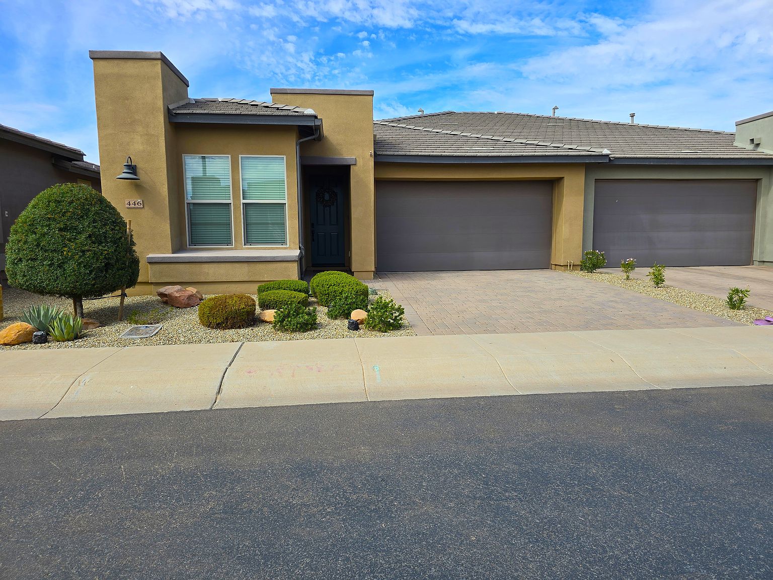 446 E Las Puertas Ln photo 2