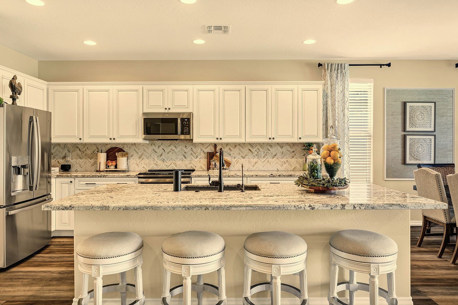 446 E Las Puertas Ln photo 5