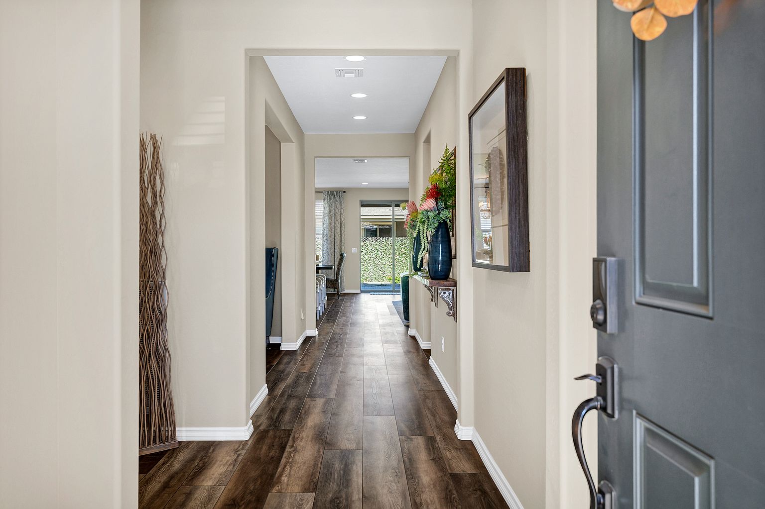 446 E Las Puertas Ln photo 3