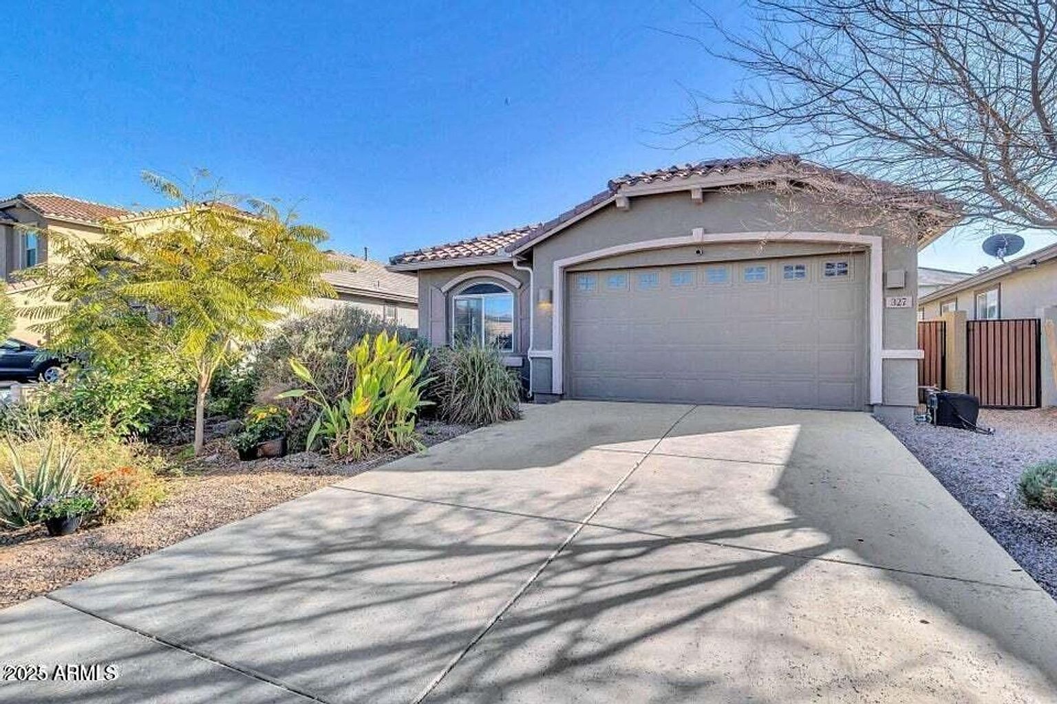 327 W Tamarack Dr Queen Creek, AZ 85140 photo 2