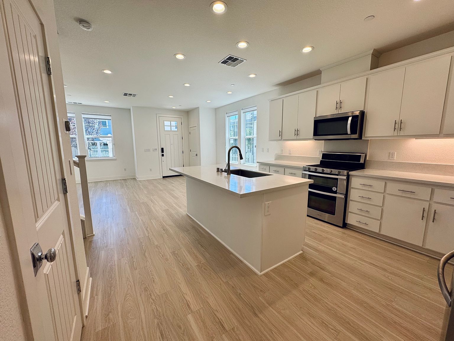 3551 Teeling Way photo 3