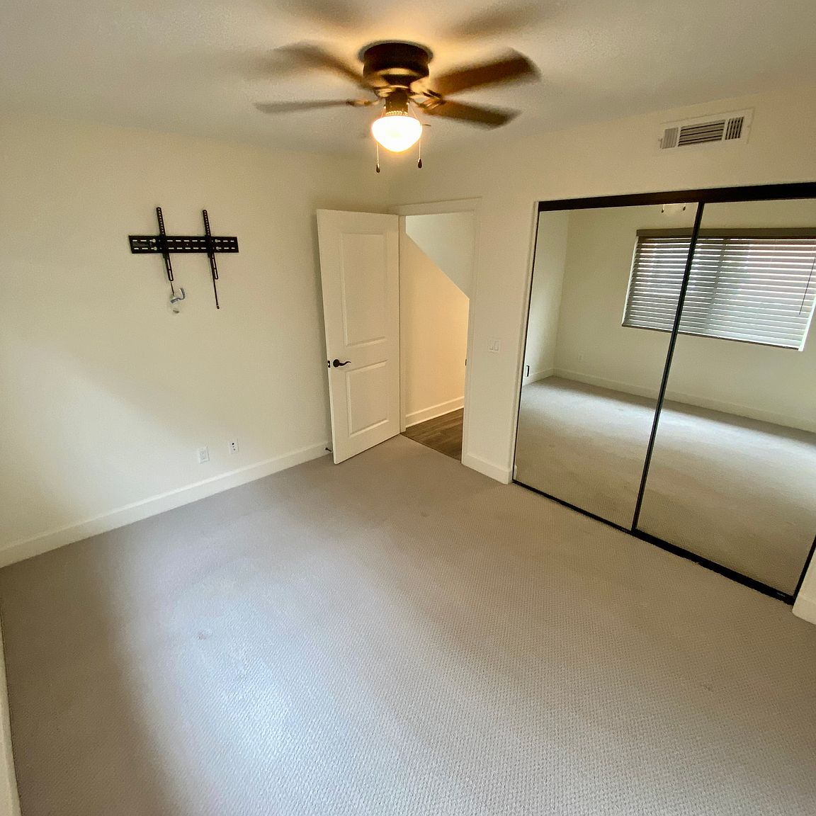 808 Ada St photo 4
