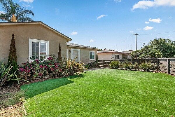 1207 Florence St photo 3