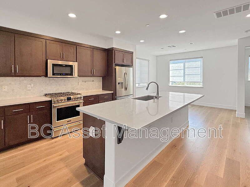 223 Bolt Ct