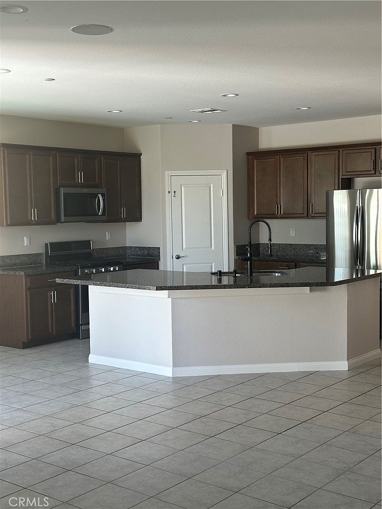 30596 Astoria Ln photo 2