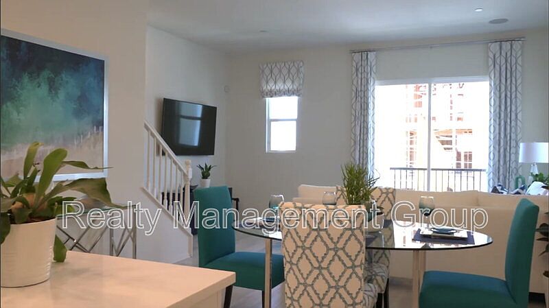 1445 Suwerte Ave photo 2