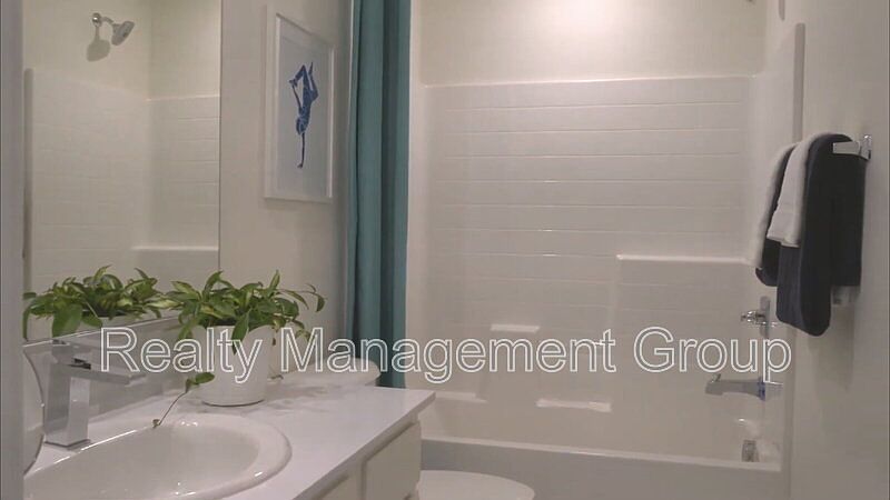 1445 Suwerte Ave photo 4