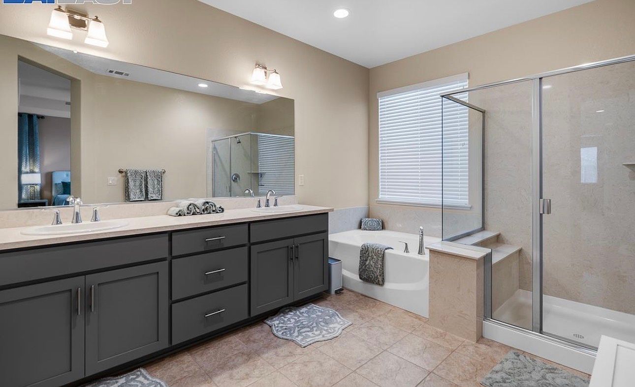 3131 La Corona Dr photo 5