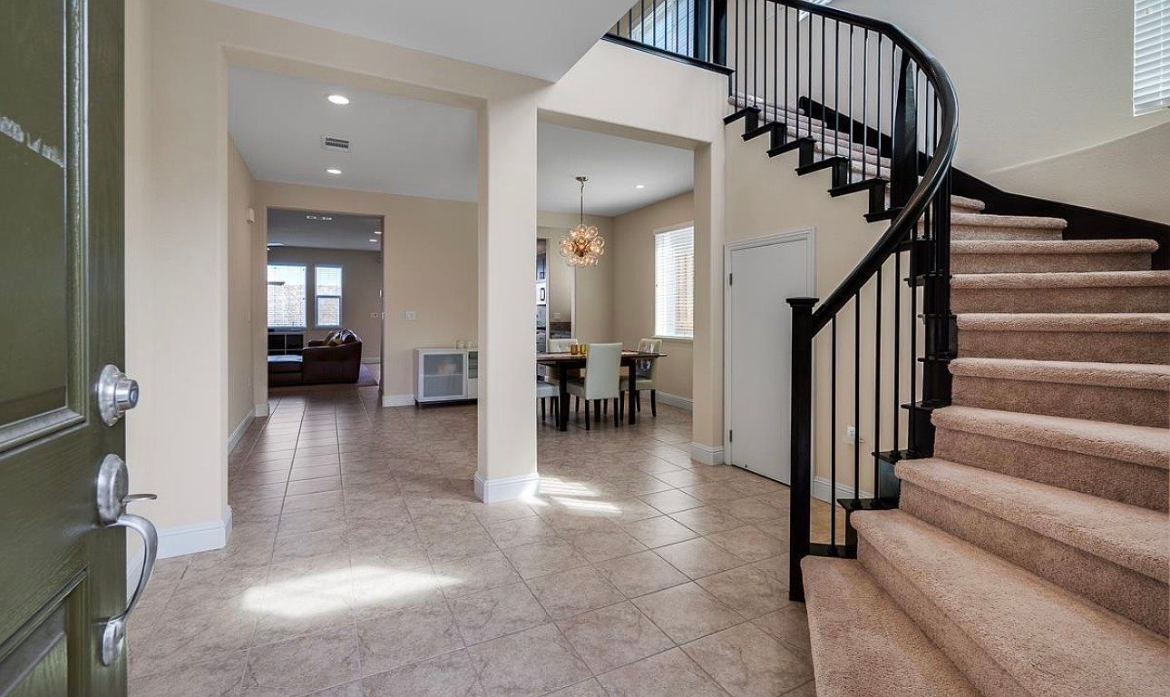 3131 La Corona Dr photo 3