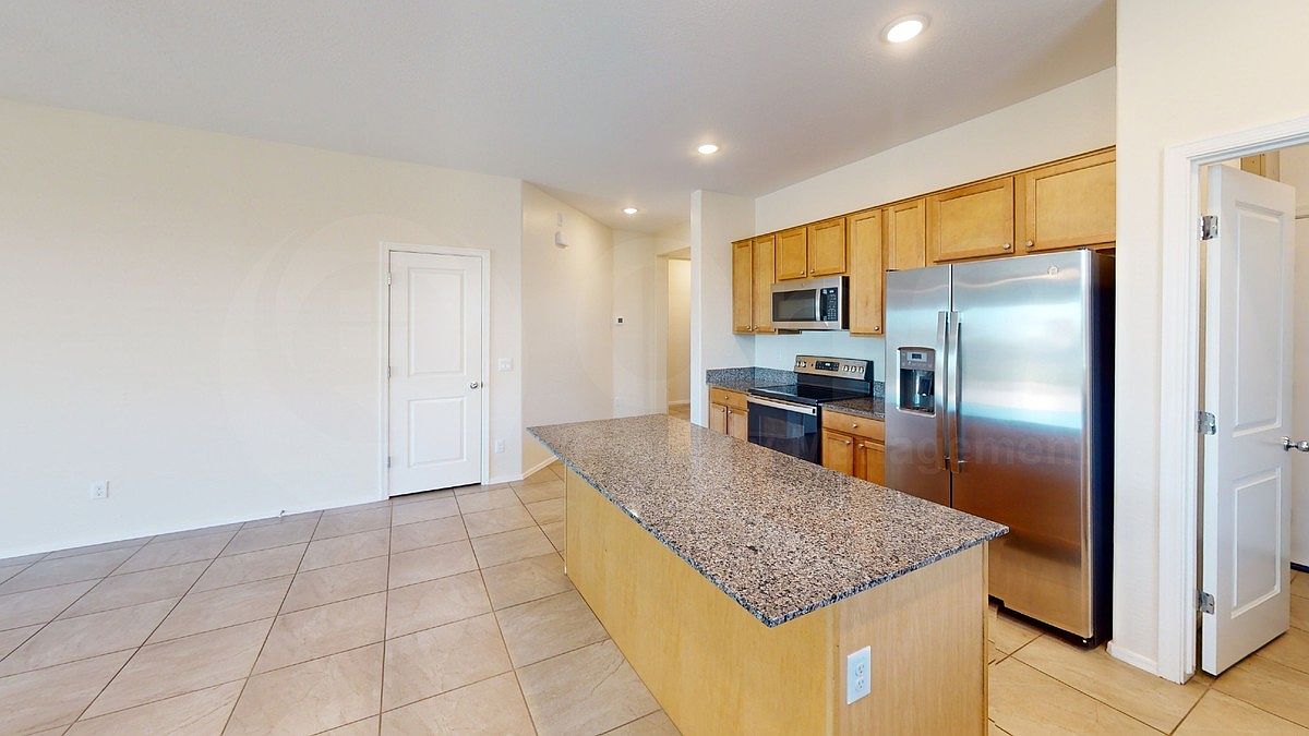 25152 N 135th Ave photo 4