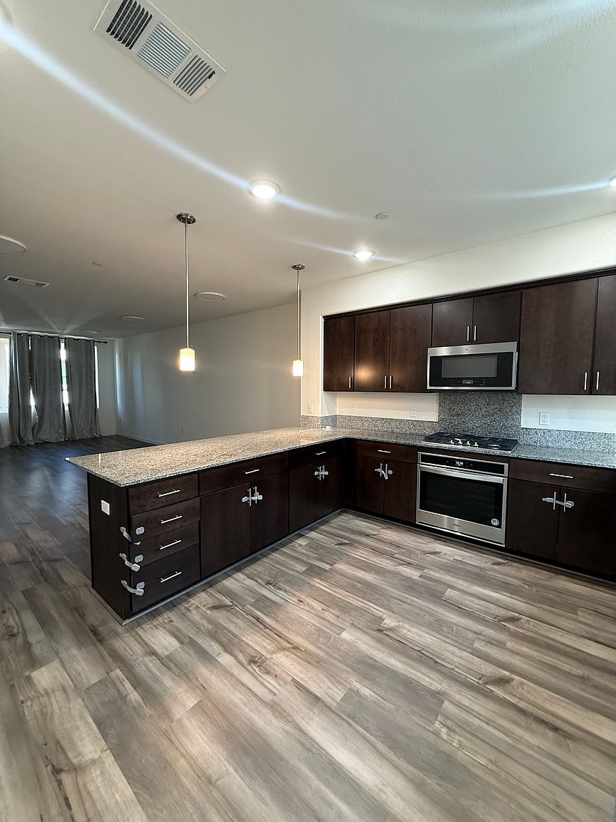 2992 Lina St photo 4