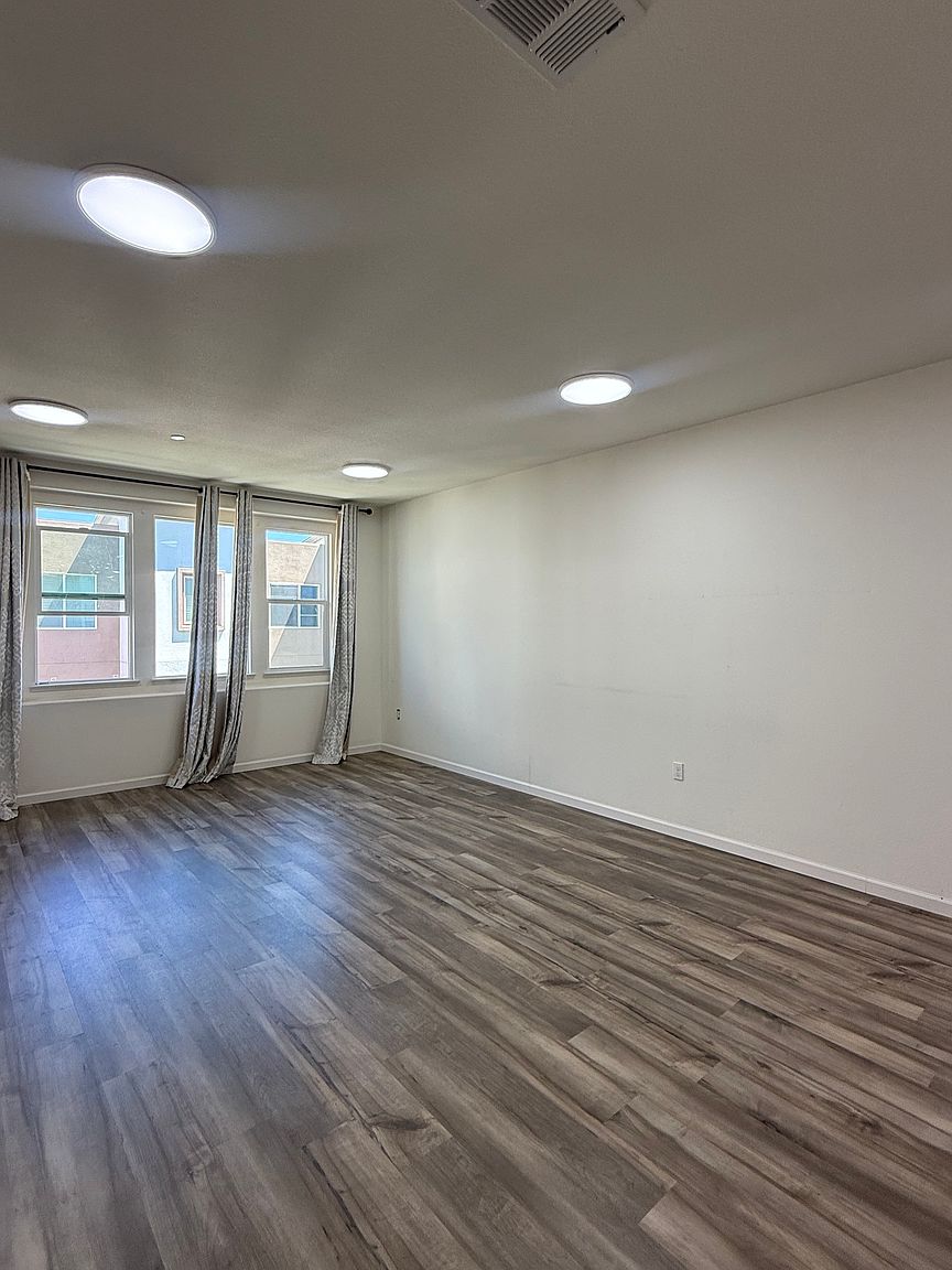 2992 Lina St photo 2