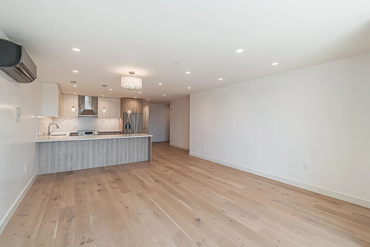 2224 Clement St photo 2