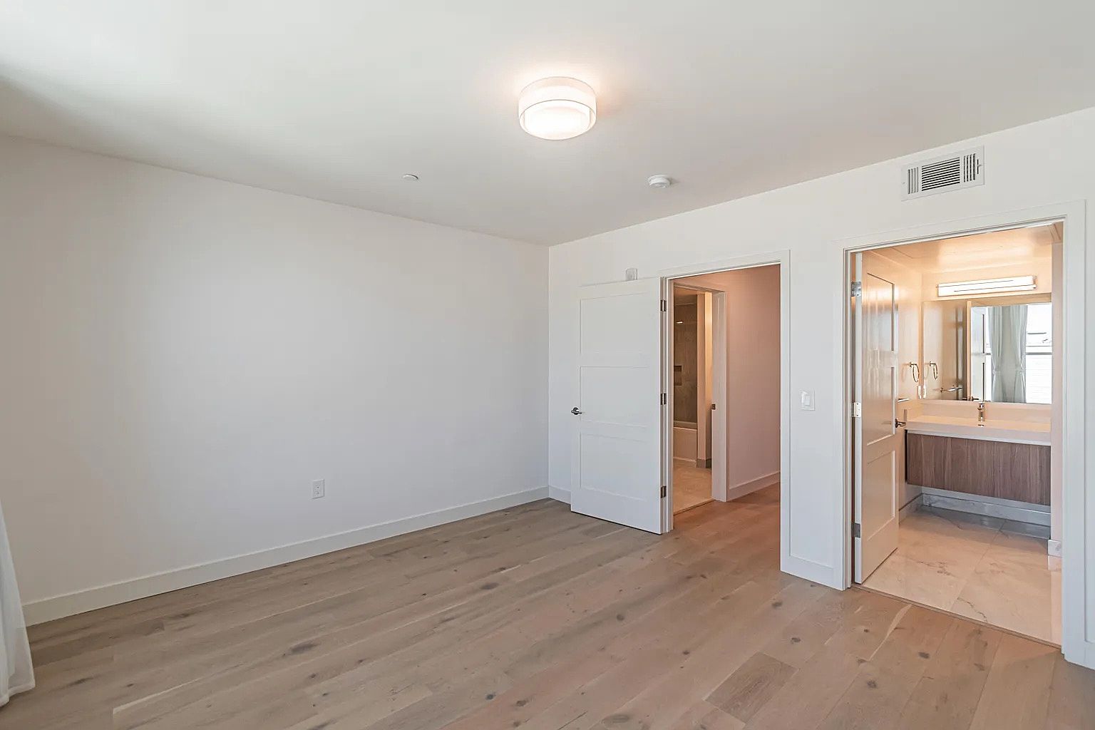 2224 Clement St photo 3